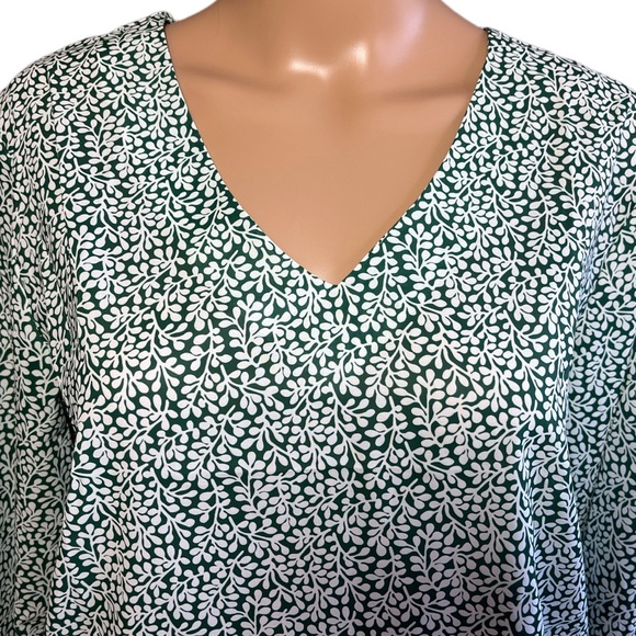 Green and White Floral Puff Sleeve Blouse Large - Picture 3 of 8